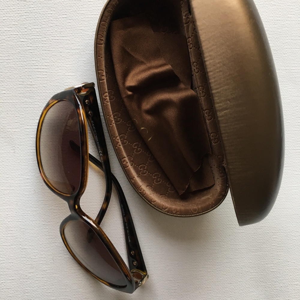 Gucci tortoise classic sunglasses